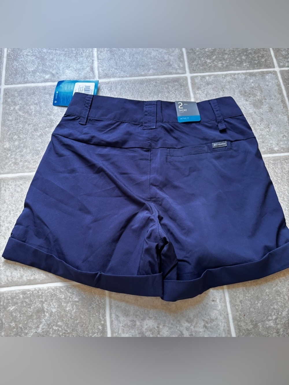 Columbia Women's Navy Roll-Cuff Performance Shorts - Picture 2 of 4